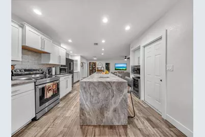 10305 NW 42nd Dr, Coral Springs, FL 33065 - Photo 19