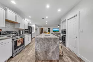 10305 NW 42nd Dr, Coral Springs, FL 33065 - Photo 19