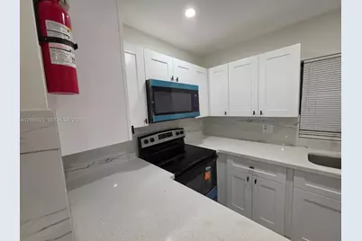 1427 Towhee St, Homestead, FL 33035 - Photo 5