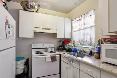 231 SW 8th Ct, Pompano Beach, FL 33060 - Photo 7