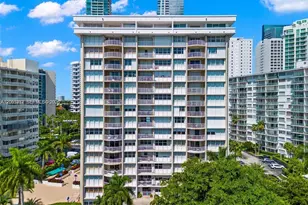 1420 Brickell Bay Dr, Miami, FL 33131 - Photo 3