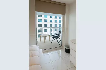 1200 Brickell Bay Dr #3304, Miami, FL 33131 - Photo 7