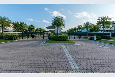 15742 NW 88th Ave, Miami Lakes, FL 33018 - Photo 53