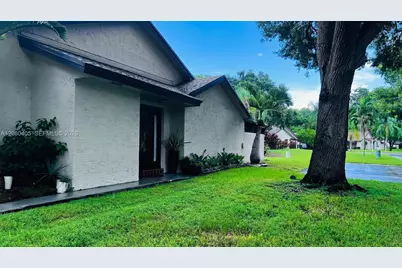 1531 NW 98th Ave, Pembroke Pines, FL 33024 - Photo 29