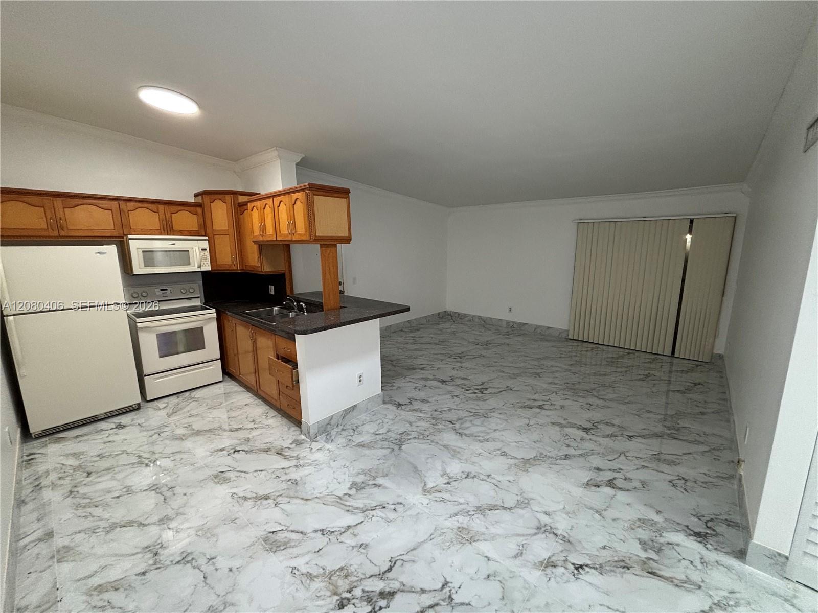 9733 Hammocks Blvd #201C - 9733 Hammocks Blvd #201C, Miami, FL 33196 Luxury Property | Jose Angel Pina