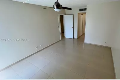 20500 W Country Club Dr #204, Aventura, FL 33180 - Photo 5