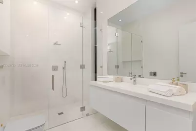2560 Del Lago Dr, Fort Lauderdale, FL 33316 - Photo 51