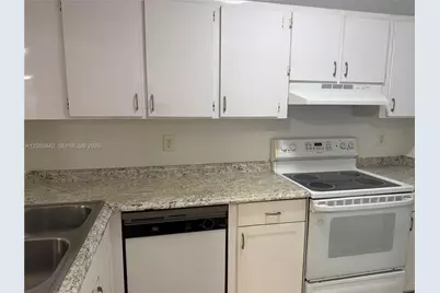 838 Twin Lakes Dr #19-E, Coral Springs, FL 33071 - Photo 7