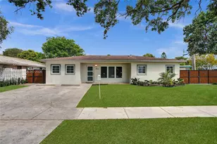 2125 Alamanda Dr, North Miami, FL 33181 - Photo 7