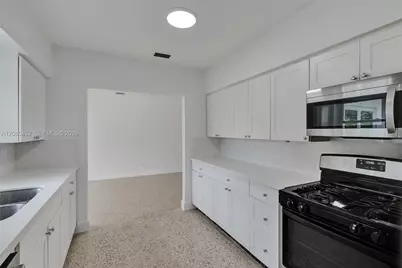 2125 Alamanda Dr, North Miami, FL 33181 - Photo 15