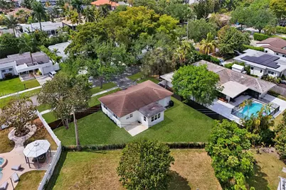 2125 Alamanda Dr, North Miami, FL 33181 - Photo 1