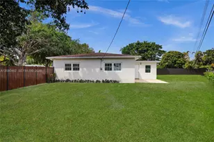 2125 Alamanda Dr, North Miami, FL 33181 - Photo 11