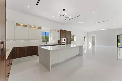 10005 SW 66th St, Miami, FL 33173 - Photo 13