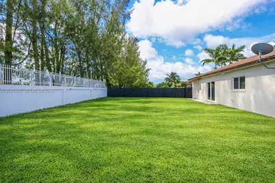 17801 SW 108th Ct, Miami, FL 33157 - Photo 3