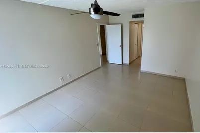 20500 W Country Club Dr #204, Aventura, FL 33180 - Photo 5