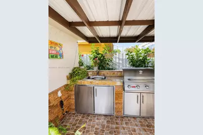 5505 W 14th Ln, Hialeah, FL 33012 - Photo 15