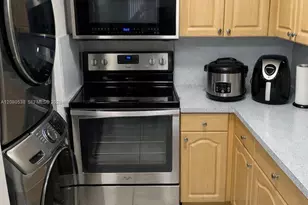 10090 NW 80th Ct, Hialeah Gardens, FL 33016 - Photo 5