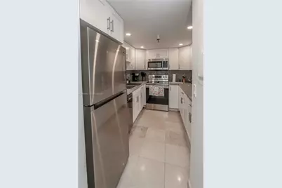 2401 Collins Ave #712, Miami Beach, FL 33140 - Photo 11