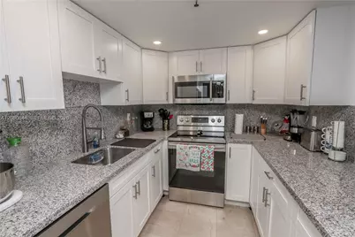 2401 Collins Ave #712, Miami Beach, FL 33140 - Photo 13