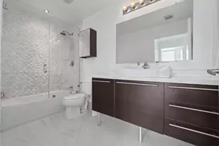 1900 N Bayshore Dr, Miami, FL 33132 - Photo 9