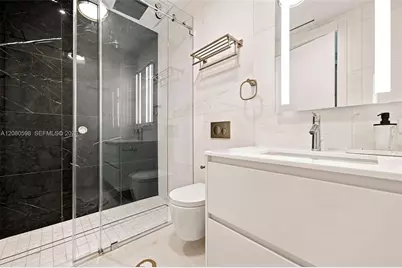 300 Biscayne Blvd Way #301, Miami, FL 33131 - Photo 23