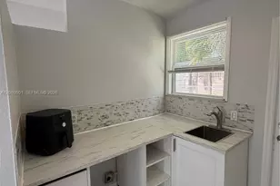2803 NE 6th Ln, Wilton Manors, FL 33334 - Photo 7