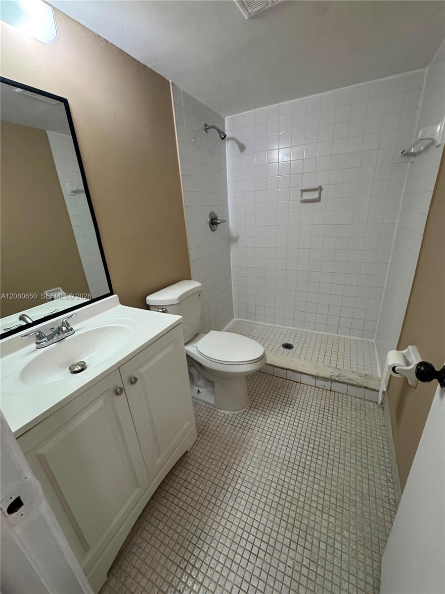 3129 Oakland Shores Dr #A109 - 3129 Oakland Shores Dr #A109, Oakland Park, FL 33309 Luxury Property | Jose Angel Pina