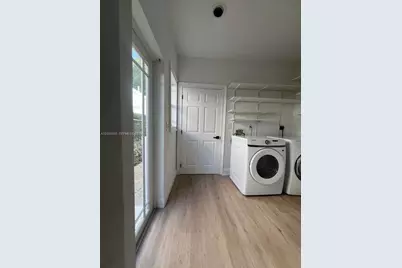 211 SW 29th Rd, Miami, FL 33129 - Photo 17