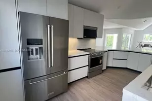 211 SW 29th Rd, Miami, FL 33129 - Photo 3