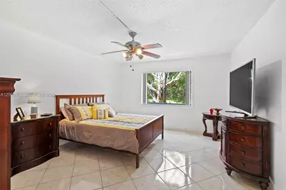 197 Lakeview Dr #102, Weston, FL 33326 - Photo 13