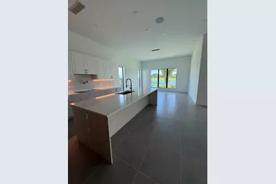 8540 NW 160th Terrace, Miami Lakes, FL 33016 - Photo 11