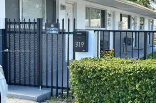 319 NE 2nd St, Hallandale Beach, FL 33009 - Photo 5