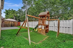10301 Panama St, Cooper City, FL 33026 - Photo 23