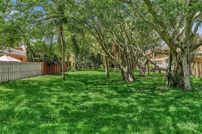 10301 Panama St, Cooper City, FL 33026 - Photo 27