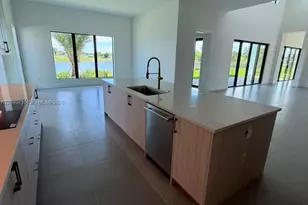 8540 NW 160th Terrace, Miami Lakes, FL 33016 - Photo 5