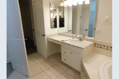 617 SE 7 St #A, Cape Coral, FL 33990 - Photo 5