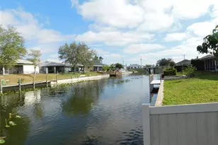 617 SE 7th St, Cape Coral, FL 33990 - Photo 7