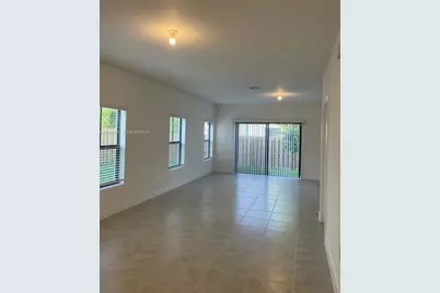 333 NE 1st Dr, Florida City, FL 33034 - Photo 5