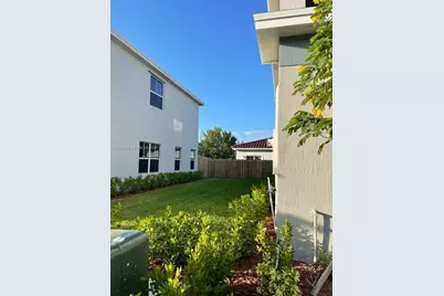 333 NE 1st Dr, Florida City, FL 33034 - Photo 17
