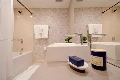 1000 Brickell Plz #4207, Miami, FL 33131 - Photo 27