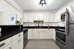 6900 Bay Dr, Miami Beach, FL 33141 - Photo 17