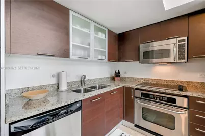 41 SE 5th St #1607, Miami, FL 33131 - Photo 3
