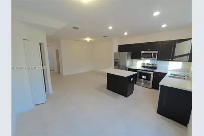 312 NE 208th Ter #312, Miami, FL 33179 - Photo 3