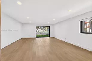 10046 NW 41st St, Doral, FL 33178 - Photo 7