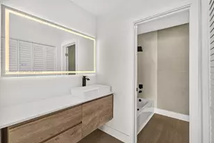 10046 NW 41st St, Doral, FL 33178 - Photo 17