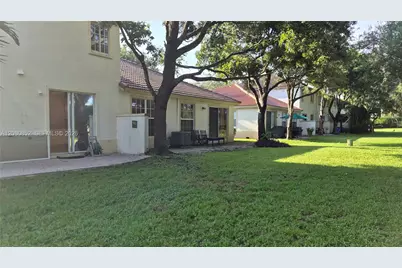 1908 NW 79th Way, Pembroke Pines, FL 33024 - Photo 13