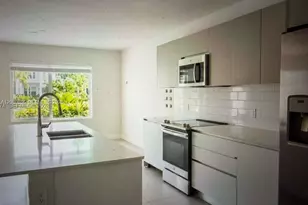 2555 NE 193 St, Aventura, FL 33180 - Photo 3