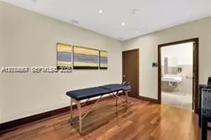 1050 Brickell Ave, Miami, FL 33131 - Photo 21