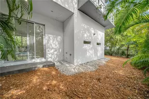 3253 McDonald St, Miami, FL 33133 - Photo 11