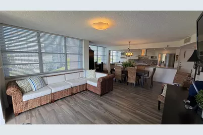 1200 Saint Charles Pl #411, Pembroke Pines, FL 33026 - Photo 5